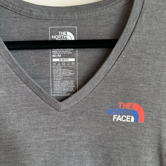 The North Face Red White and Blue Logo V Neck Tshirt Slim Fit Heather Grey Tee - Picture 3 of 3